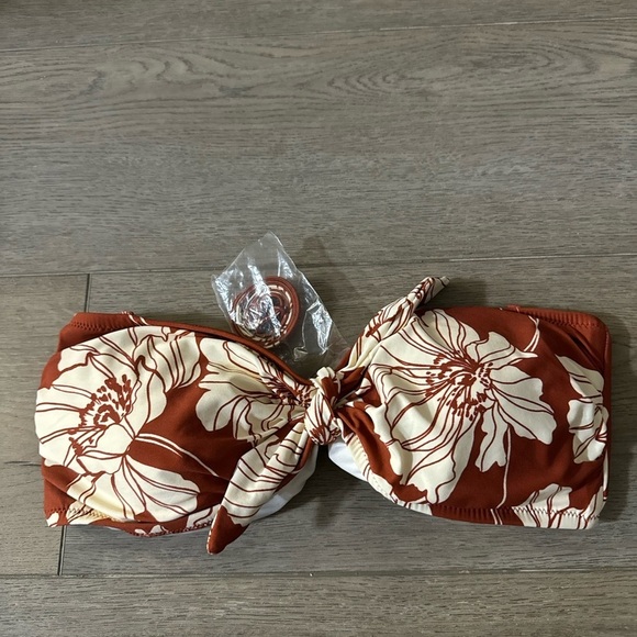 NWOT! GAP Ivory and Burgundy Floral Bunny-Tie Bandeau Bikini Top - Large 💎 - Picture 2 of 5